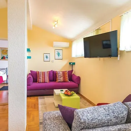 Apartamento One-bedroom In Rogoznica Rogoznica (Sibenik-Knin)